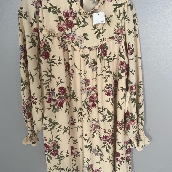 Forever 21 Tops - Forever 21 Floral Cream Blouse